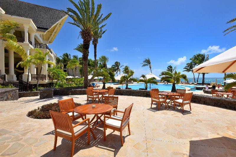 Hotel The residencia Mauritius Belle Mare Exterior foto The pool at the resort